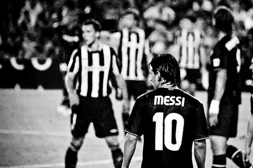 Verdens beste fotballspiller til Premier League?